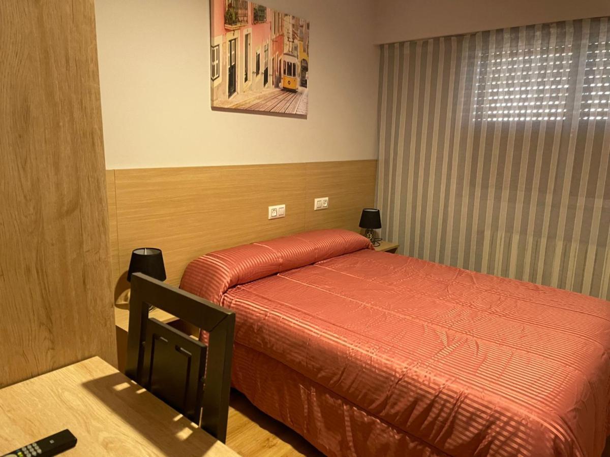 אורנסה Hostal Cid מראה חיצוני תמונה